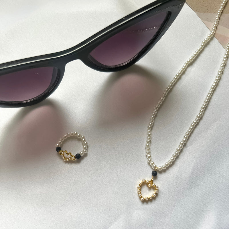 laconic necklace